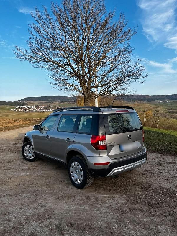 Gebraucht Skoda Yeti 105 PS (77 kW) 2015 Beige SUV