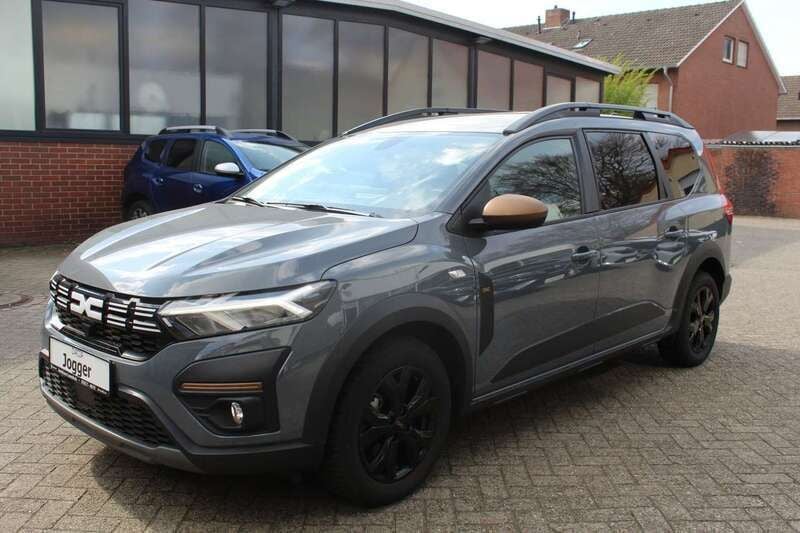Schiefergrau Gebraucht 2023 Dacia Jogger Extreme Van / Kleinbus | 19.890 € (Guter Preis) - Bild 1/4