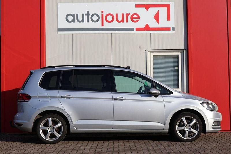 Gebraucht VW Touran Highline 150 PS (110 kW) 2016 Grau Van / Kleinbus