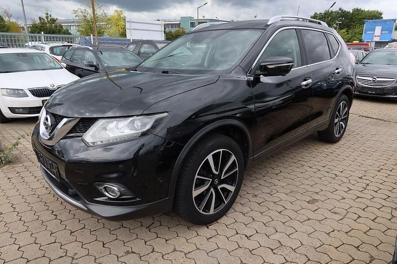 Schwarz Gebraucht 2016 Nissan X-Trail Tekna SUV | 12.990 € (Fairer Preis) - Bild 1/4