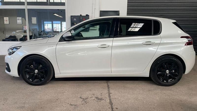 Gebraucht Peugeot 308 Style 131 PS (96 kW) 2021 Weiß Limousine