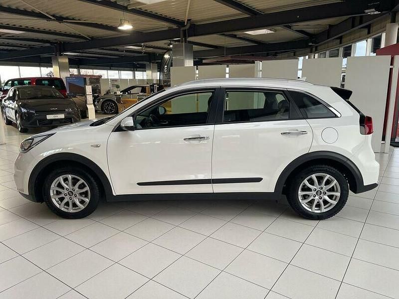 Gebraucht Kia Niro Vision 141 PS (103 kW) 2017 (ud) schneeweiss SUV