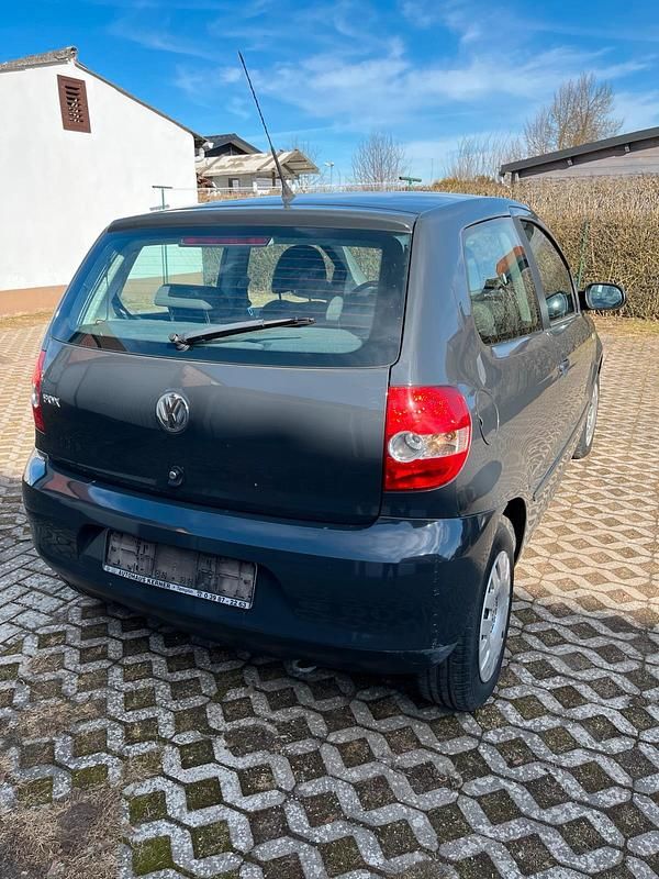 Usado VW Fox Refresh 55 HP (40 kW) 2009 Cinzento Citadino