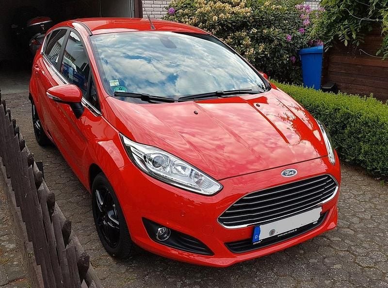 Gebraucht Ford Fiesta 101 PS (74 kW) 2014 Rot Kleinwagen