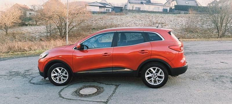 Rot Gebraucht 2015 Renault Kadjar Experience SUV | 7.999 € (Fairer Preis) - Bild 1/4