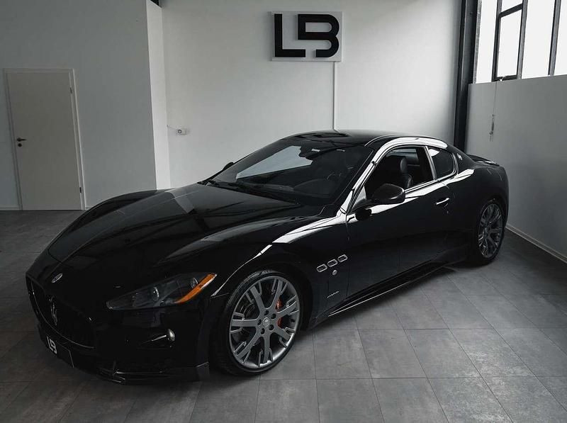 Nero carbonio metallic Gebraucht 2011 Maserati Granturismo Coupé | 46.900 € (Superpreis) - Bild 1/4