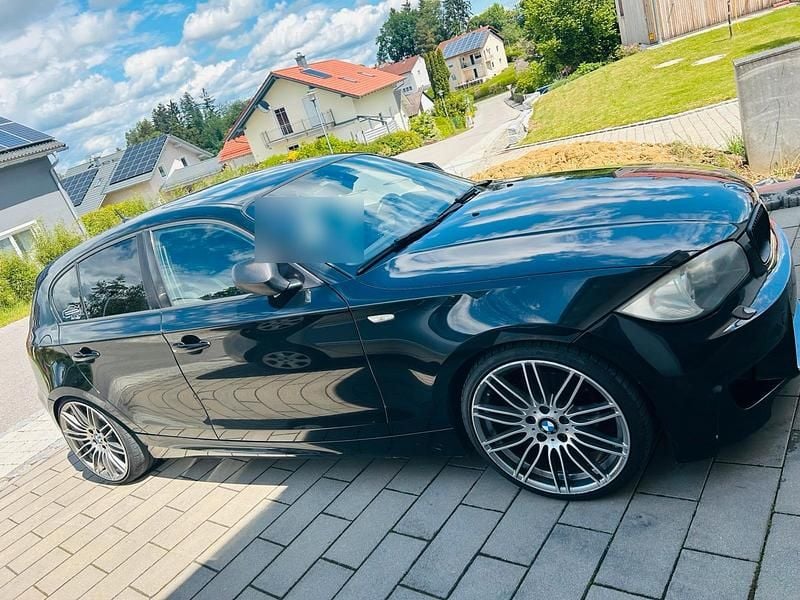 Gebraucht BMW 120 177 PS (130 kW) 2011 Schwarz Kleinwagen