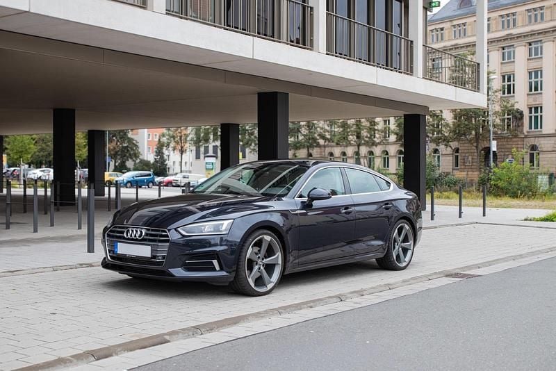Blau Gebraucht 2017 Audi A5 Sportback Ambiente Limousine | 19.300 € (Guter Preis) - Bild 1/4