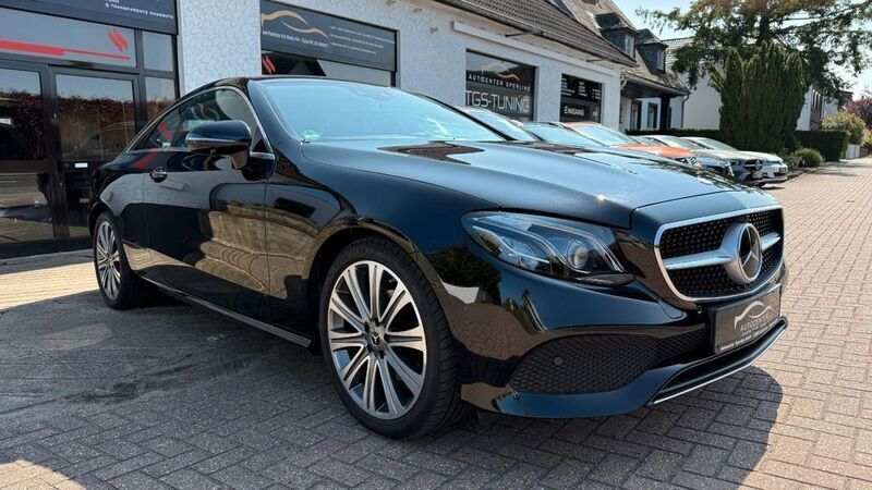 Schwarz Gebraucht 2017 Mercedes E200 Avantgarde Coupé | 28.999 € (Fairer Preis) - Bild 1/4