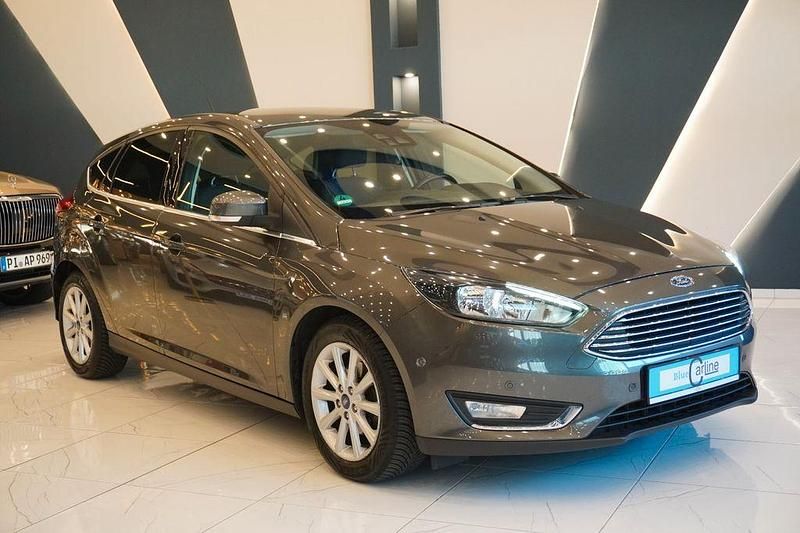 Gebraucht Ford Focus Titanium 125 PS (91 kW) 2017 Grau Limousine