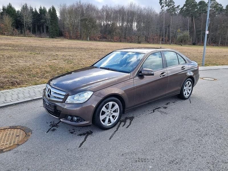 Gebraucht Mercedes C200 Elegance 136 PS (100 kW) 2012 Braun Limousine