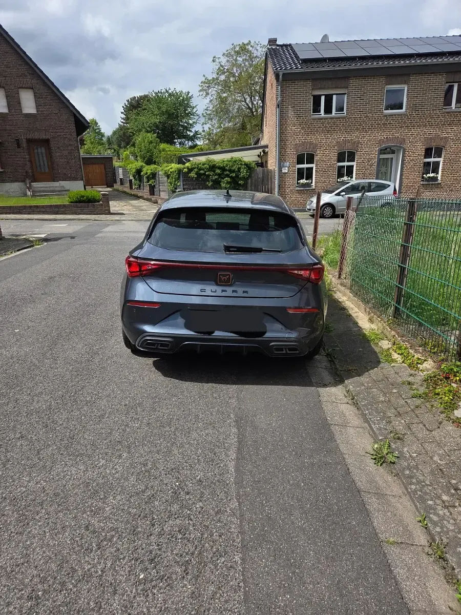 Gebraucht Cupra Leon 150 PS (110 kW) 2024 Grau Limousine