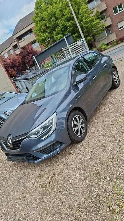 Usata Renault Mégane Life 101 CV (74 kW) 2018 Blu Berlina