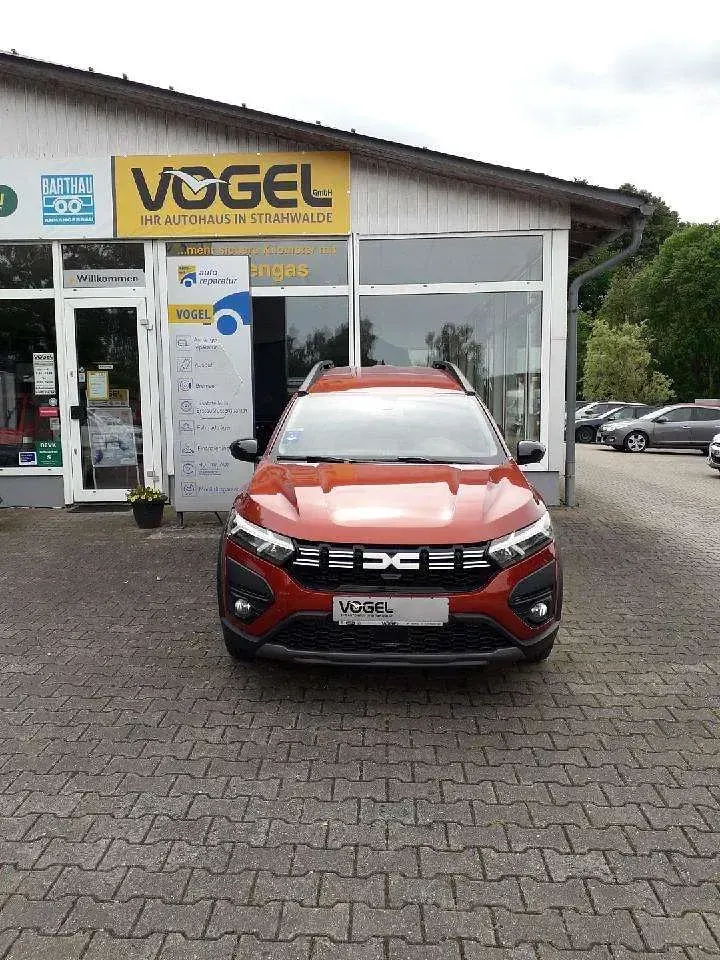 Gebraucht Dacia Jogger Extreme 110 PS (80 kW) 2023 Terrakottabraun Van / Kleinbus