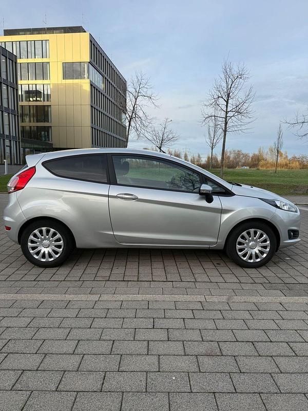 Gebraucht Ford Fiesta 101 PS (74 kW) 2014 Silber Kleinwagen