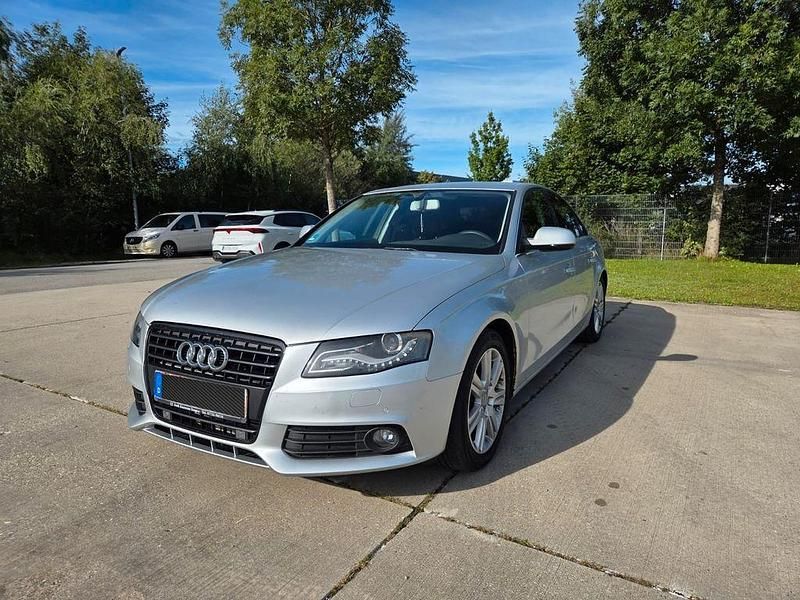 Silber Gebraucht 2010 Audi A4 Attraction Limousine | 4.499 € (Guter Preis) - Bild 1/4