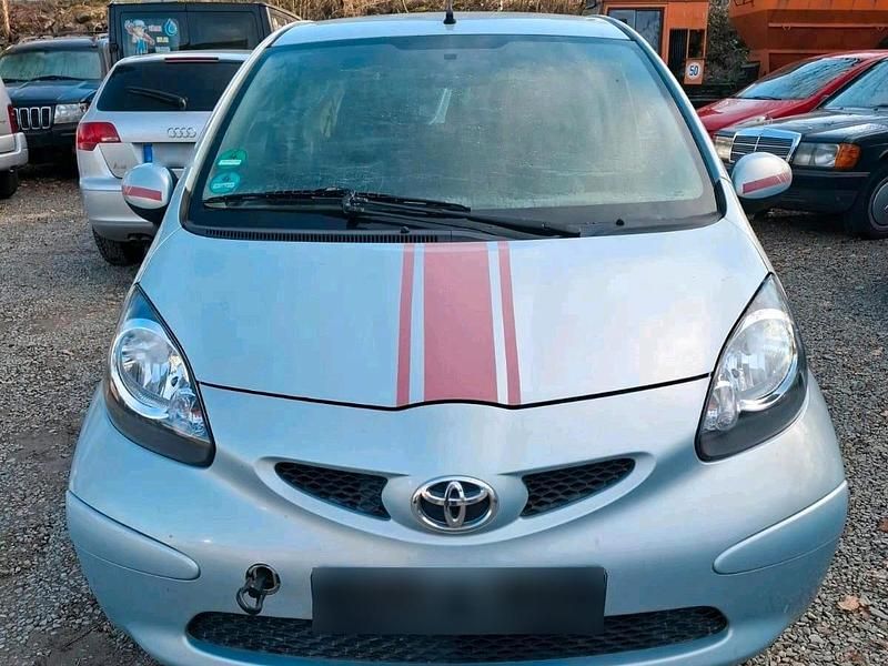 Gebraucht Toyota Aygo 68 PS (50 kW) 2007 Silber Kleinwagen