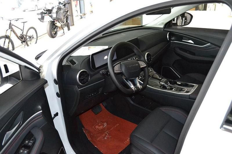 Neu DFSK Forthing 5 177 PS (130 kW) 2025 Weiß SUV