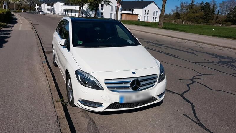 Weiß Gebraucht 2013 Mercedes B180 Van / Kleinbus | 14.000 € (Etwas zu teuer) - Bild 1/4