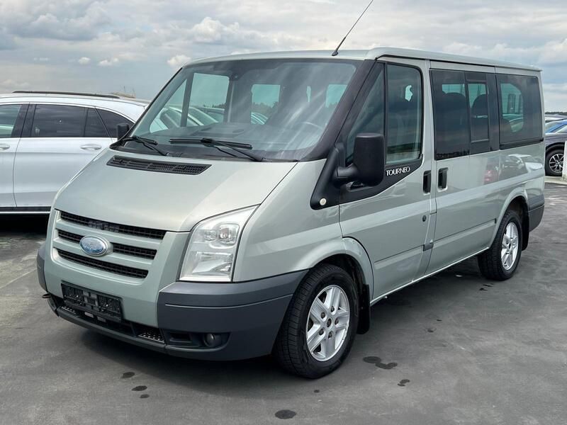 Grau Gebraucht 2010 Ford Tourneo Van / Kleinbus | 9.000 € (Fairer Preis) - Bild 1/4