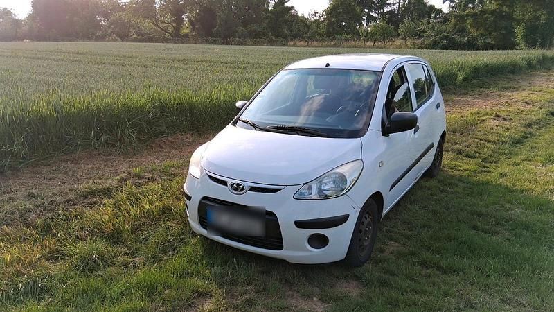 Weiß Gebraucht 2009 Hyundai i10 Kleinwagen | 1.990 € - Bild 1/4