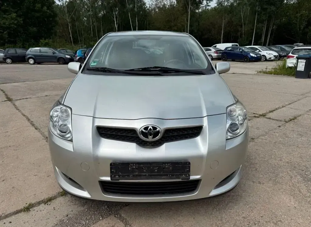 Gebraucht Toyota Auris Life 132 PS (97 kW) 2010 Silber Kleinwagen