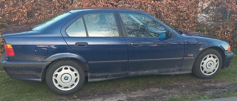 Gebraucht BMW 316 102 PS (75 kW) 1995 Blau Limousine