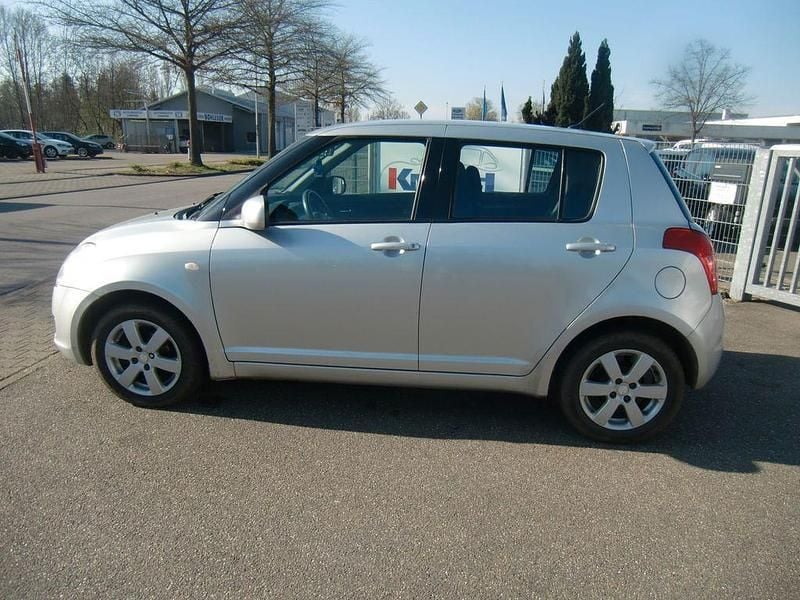 Gebraucht Suzuki Swift 92 PS (67 kW) 2009 Silber Kleinwagen