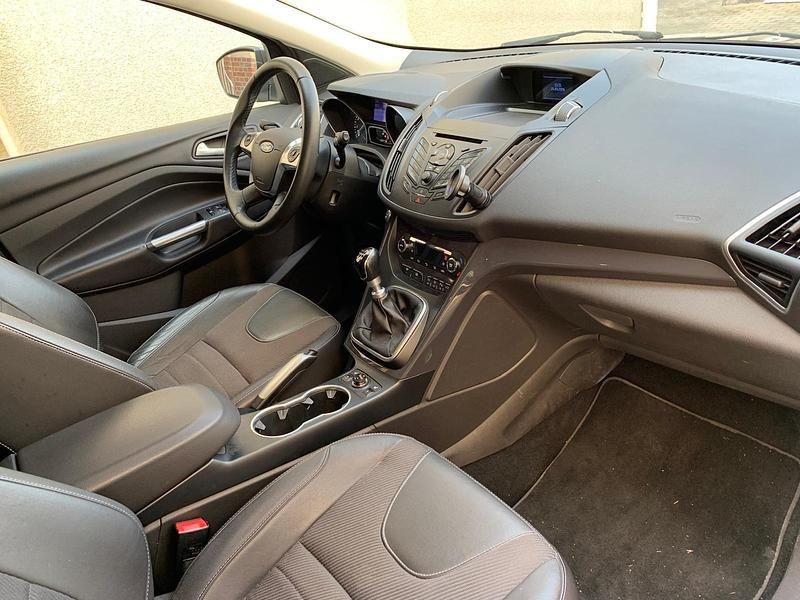 Gebraucht Ford Kuga Titanium 150 PS (110 kW) 2013 Grau SUV