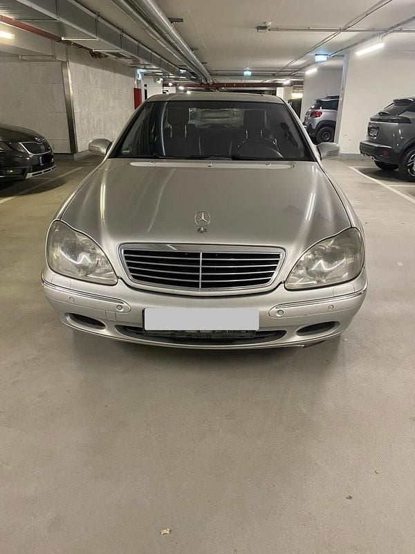 Silber Gebraucht 2001 Mercedes S500 Limousine | 2.550 € - Bild 1/4