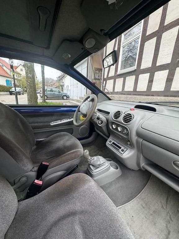 Second-hand Renault Twingo 75 CP (55 kW) 2002 Albastru Hatchback