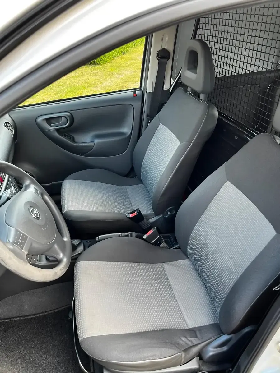 Gebraucht Opel Combo 75 PS (55 kW) 2011 Silber Van / Kleinbus