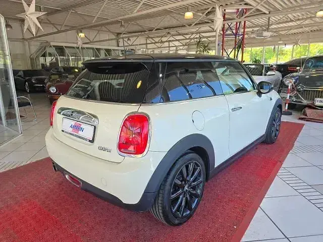Używany Mini Cooper 136 KM (100 kW) 2016 Biały Hatchback
