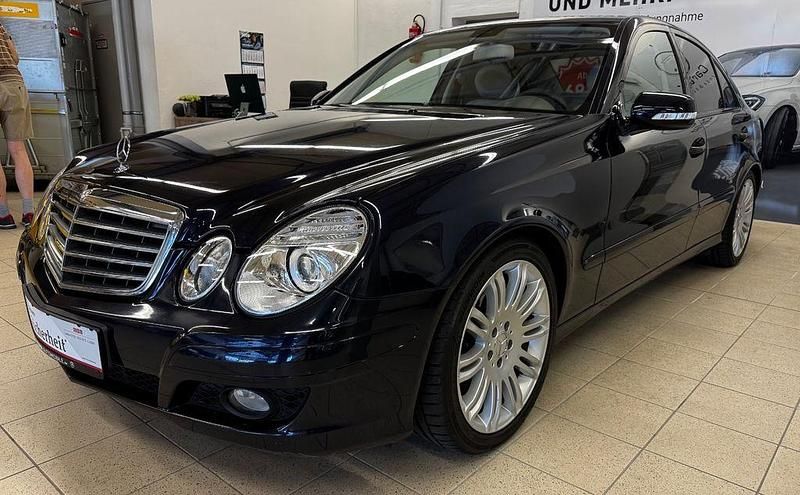 Blau Gebraucht 2006 Mercedes E280 Limousine | 5.590 € (Fairer Preis) - Bild 1/4