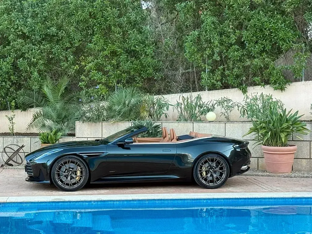 Gebraucht Aston Martin DB12 680 PS (500 kW) 2024 Grün Cabrio