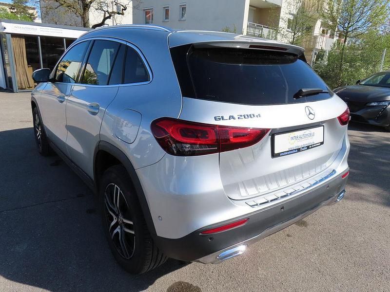 Gebraucht Mercedes GLA200 150 PS (110 kW) 2022 Silber SUV