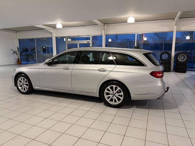 Gebraucht Mercedes E200 184 PS (135 kW) 2019 Iridiumsilber Kombi