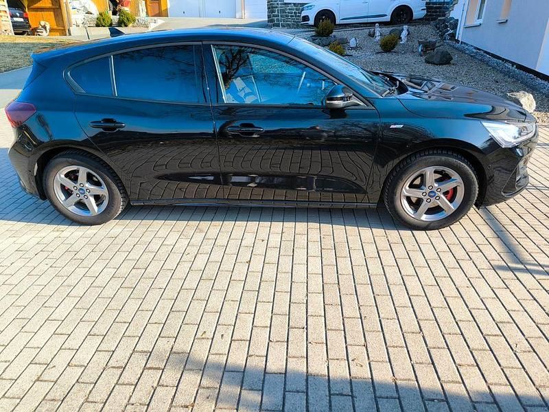 Gebraucht Ford Focus ST-Line 125 PS (91 kW) 2022 Schwarz Limousine