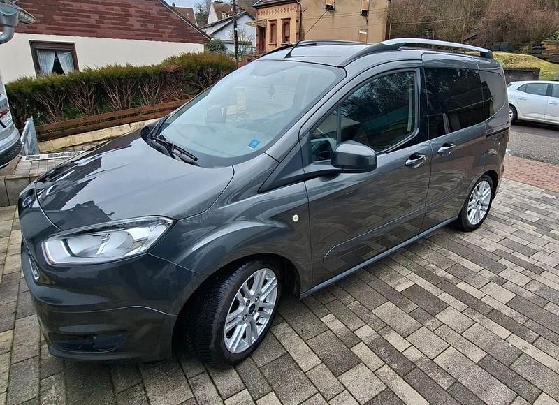 Gebraucht Ford Tourneo Titanium 101 PS (74 kW) 2015 Grau Van / Kleinbus