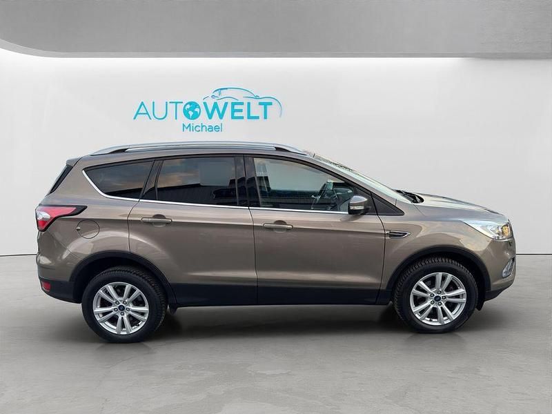 Gebraucht Ford Kuga 150 PS (110 kW) 2018 Grau SUV