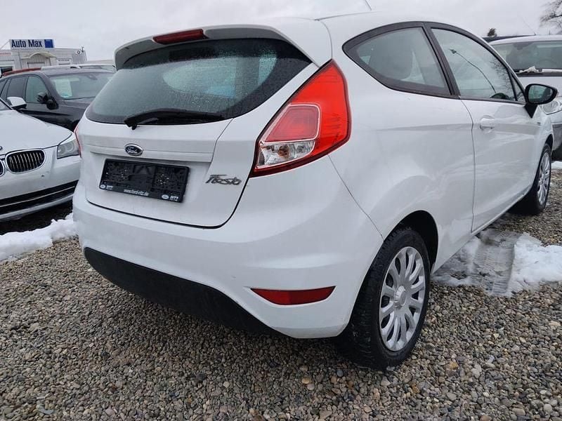 Gebraucht Ford Fiesta Trend 65 PS (47 kW) 2015 Weiß Limousine
