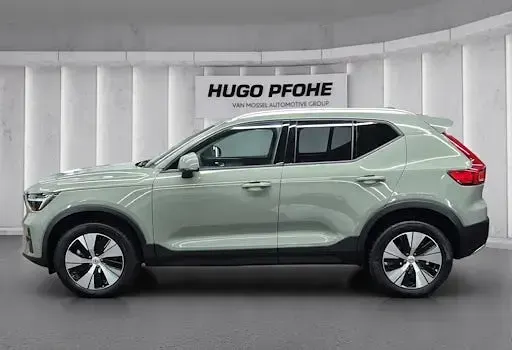 Gebraucht Volvo XC40 Core 163 PS (119 kW) 2023 Grün SUV