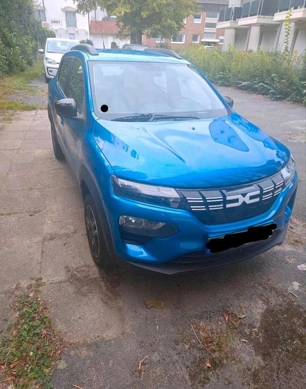 Blau Gebraucht 2023 Dacia Spring Essentiel Kleinwagen | 12.500 € - Bild 1/4