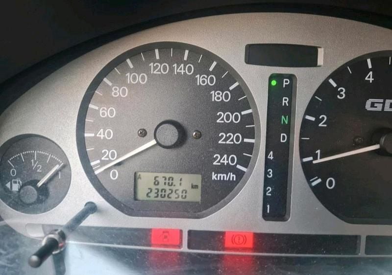 Gebraucht Mitsubishi Carisma 125 PS (91 kW) 2003 Silber Limousine