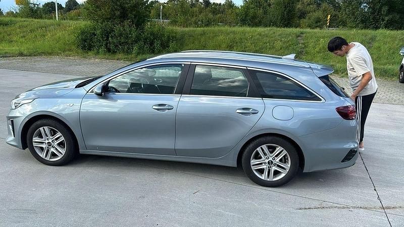 Gebraucht Kia Ceed Vision 136 PS (100 kW) 2020 Silber Kleinwagen