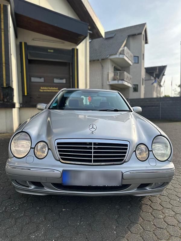 Second-hand Mercedes E280 204 CP (150 kW) 2000 Argintiu Berlinǎ