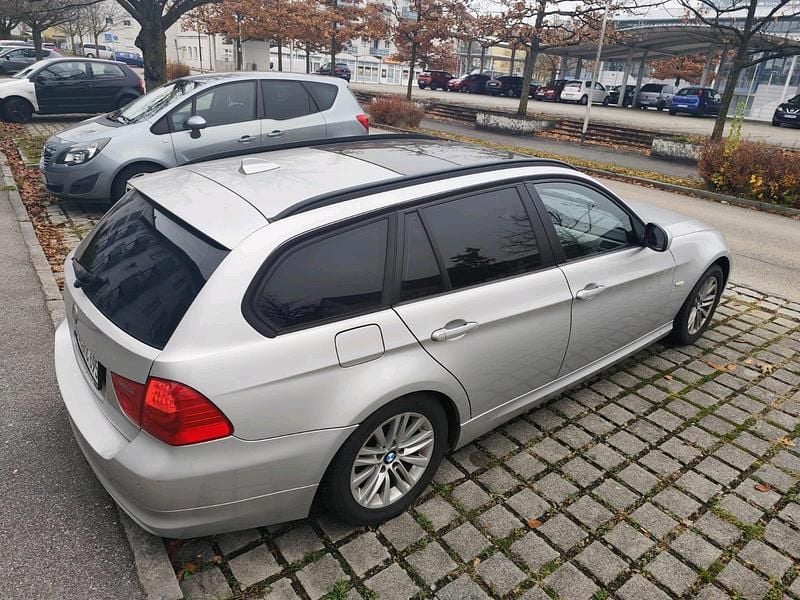 Silber Gebraucht 2010 BMW 318 Kombi | 4.500 € (Guter Preis) - Bild 1/4