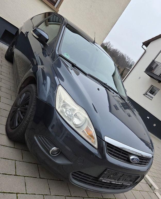 Grau Gebraucht 2008 Ford Focus Kleinwagen | 1.990 € (Fairer Preis) - Bild 1/4