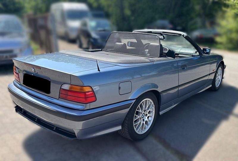 Gebraucht BMW 318 Cabriolet 116 PS (85 kW) 1999 Blau Cabrio