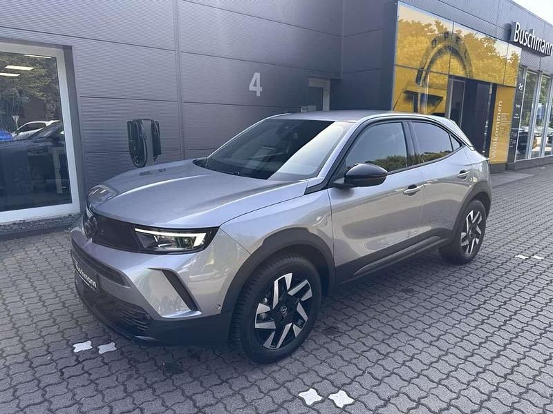 Kontrast grau metallic Gebraucht 2024 Opel Mokka SUV | 22.900 € (Fairer Preis) - Bild 1/4